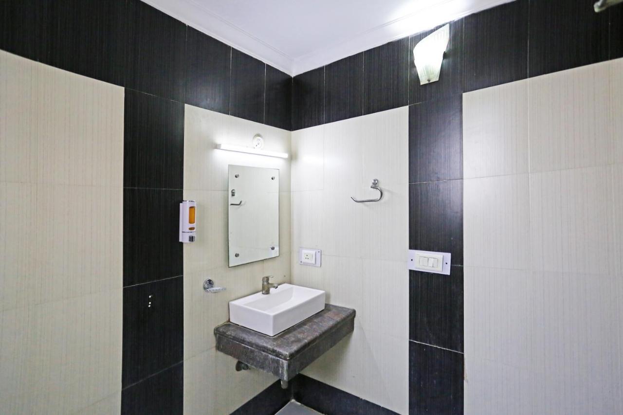 Hotel Ambrosia - A Boutique Hotel Yeni Delhi Dış mekan fotoğraf