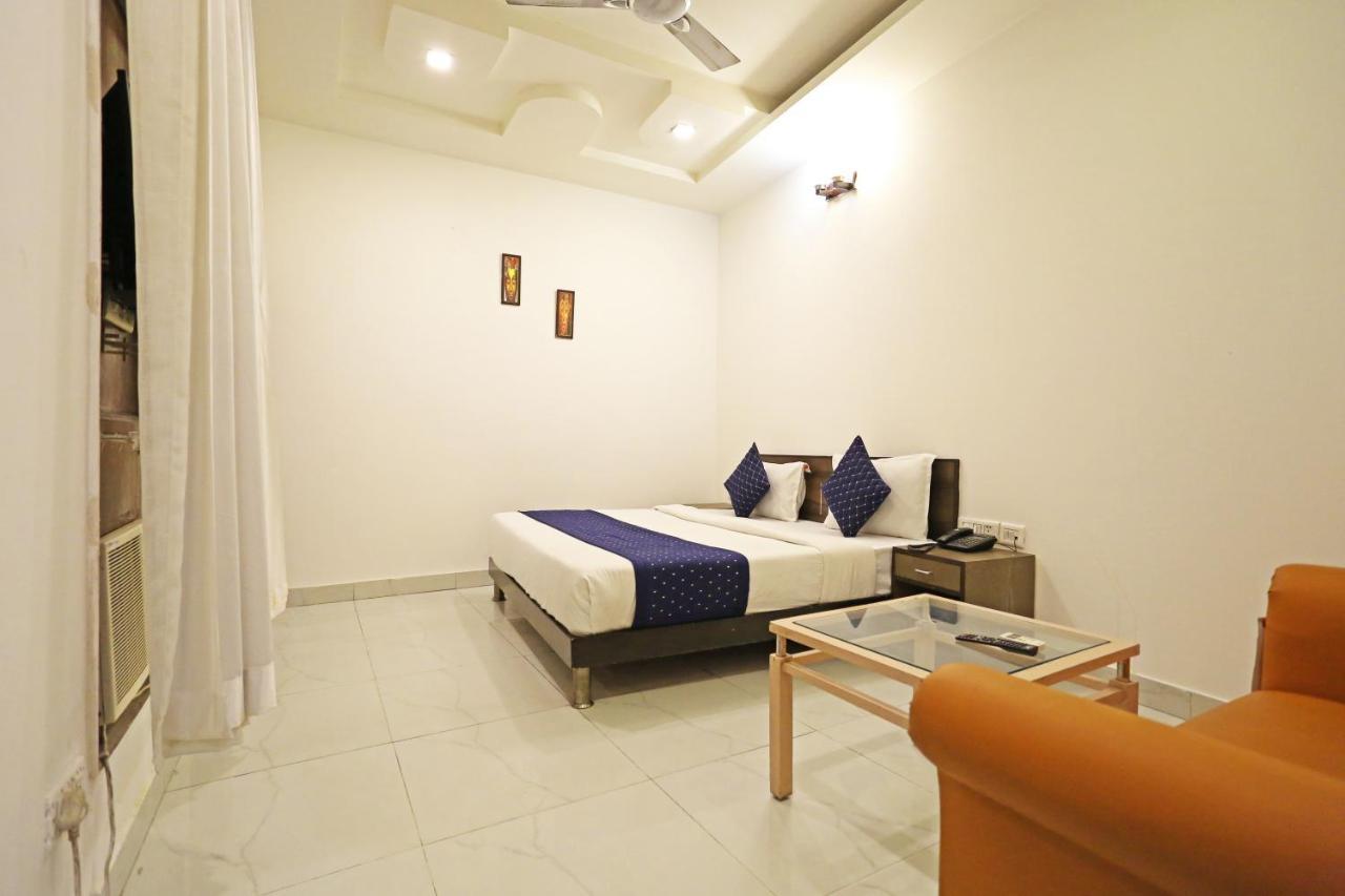 Hotel Ambrosia - A Boutique Hotel Yeni Delhi Dış mekan fotoğraf