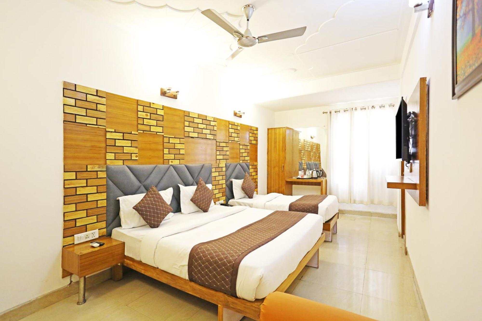 Hotel Ambrosia - A Boutique Hotel Yeni Delhi Dış mekan fotoğraf