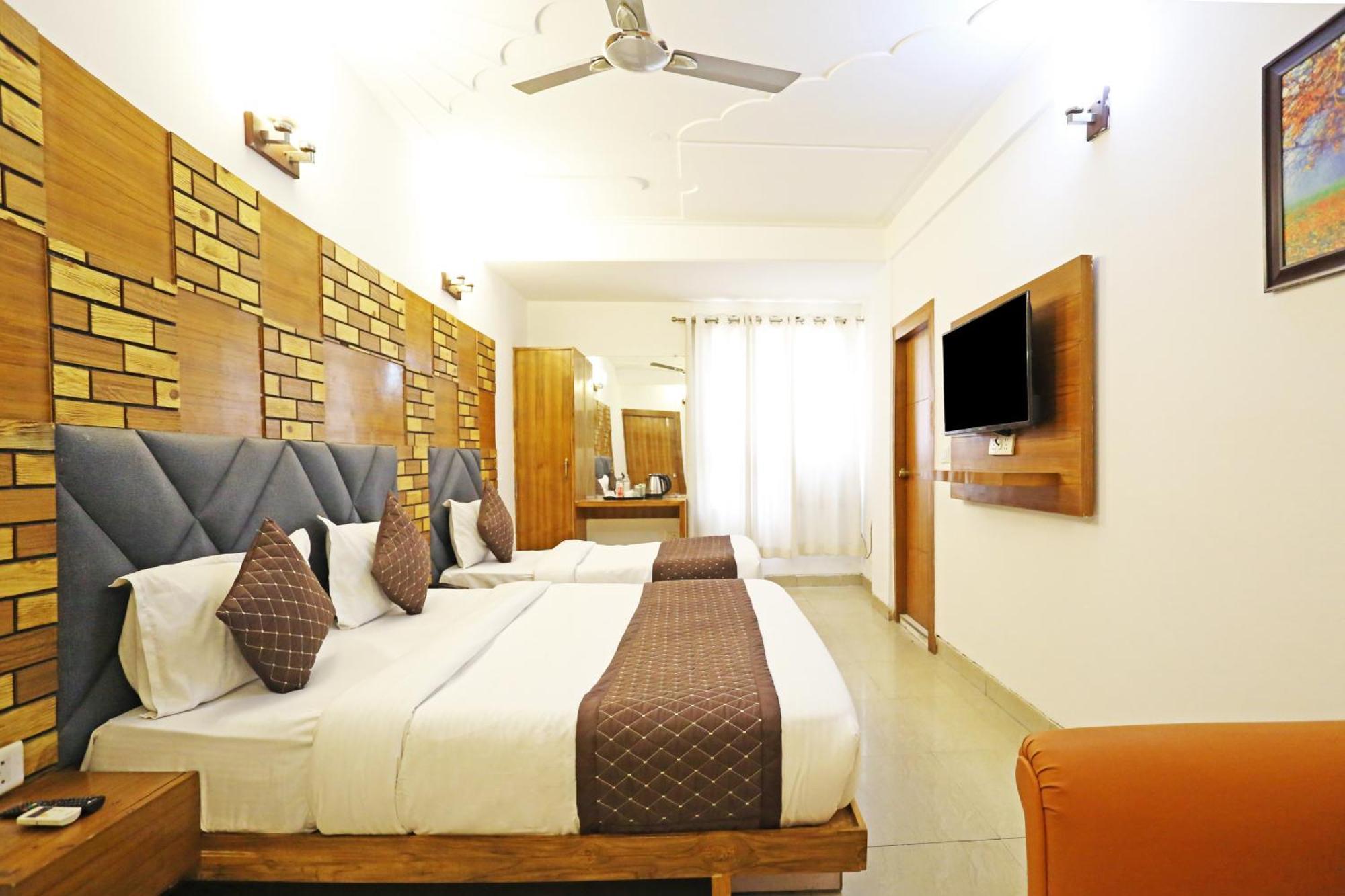 Hotel Ambrosia - A Boutique Hotel Yeni Delhi Dış mekan fotoğraf