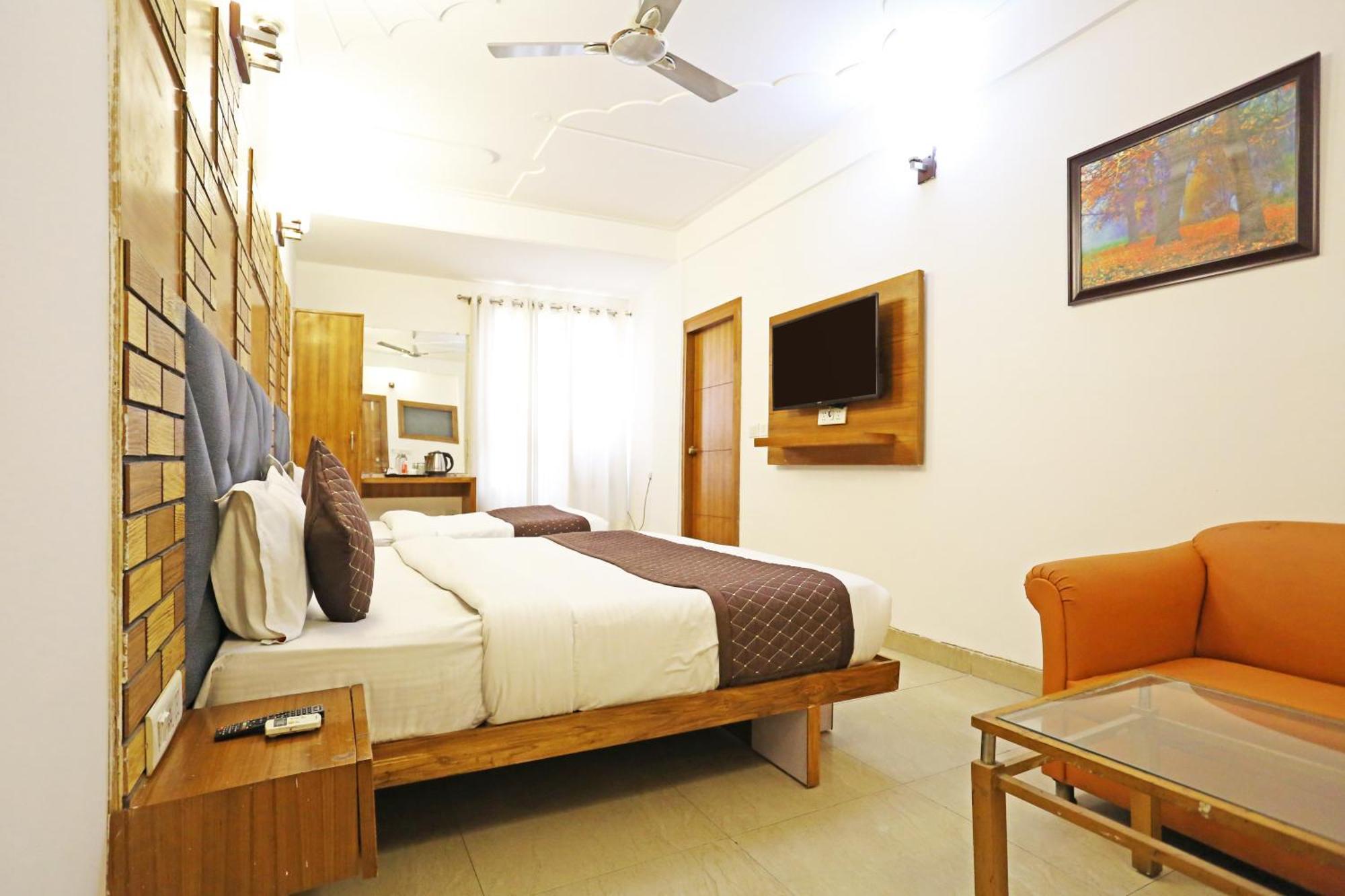 Hotel Ambrosia - A Boutique Hotel Yeni Delhi Dış mekan fotoğraf