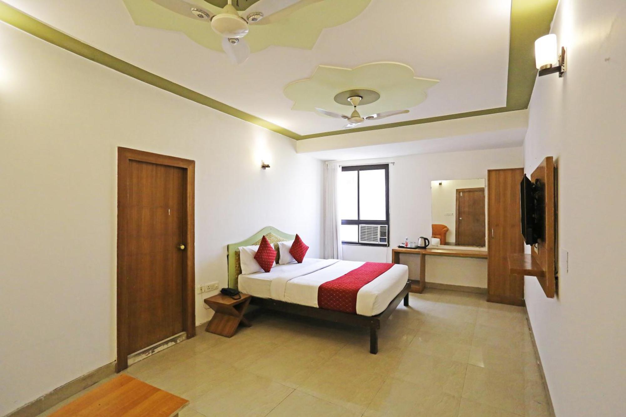 Hotel Ambrosia - A Boutique Hotel Yeni Delhi Dış mekan fotoğraf