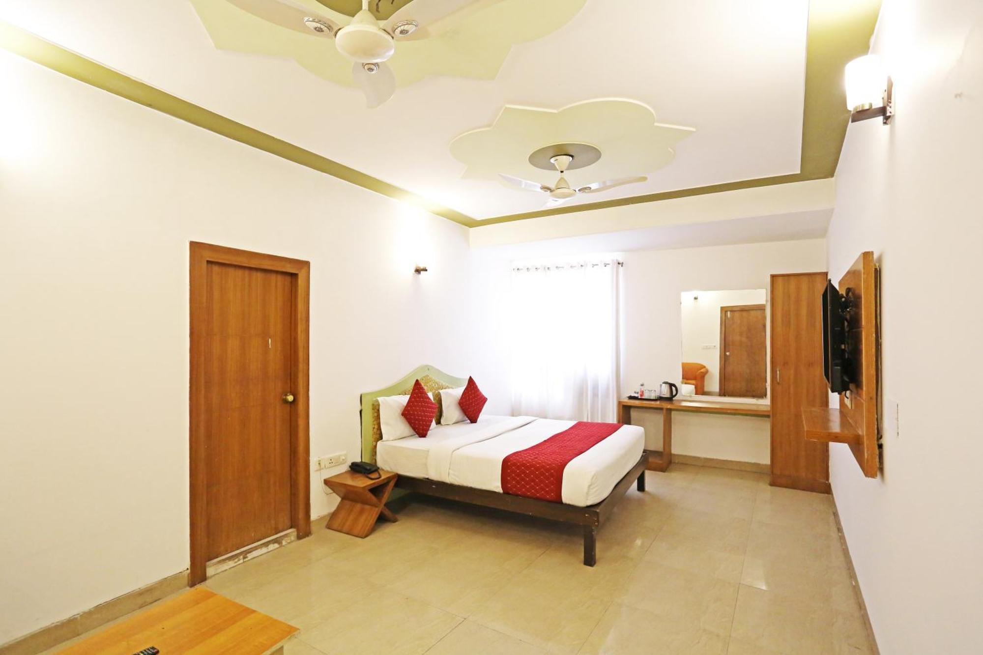 Hotel Ambrosia - A Boutique Hotel Yeni Delhi Dış mekan fotoğraf